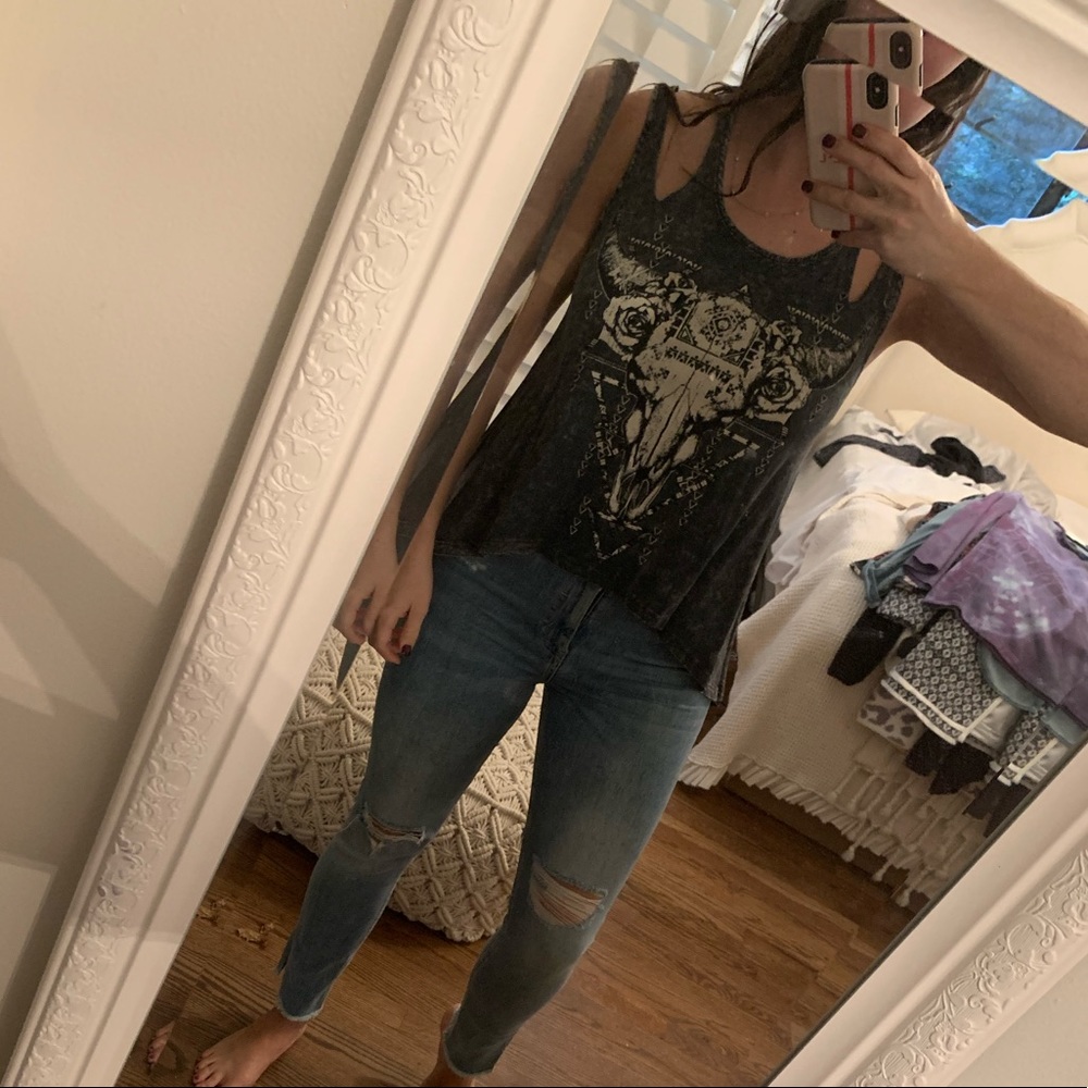 Brand new Skull graphic tee